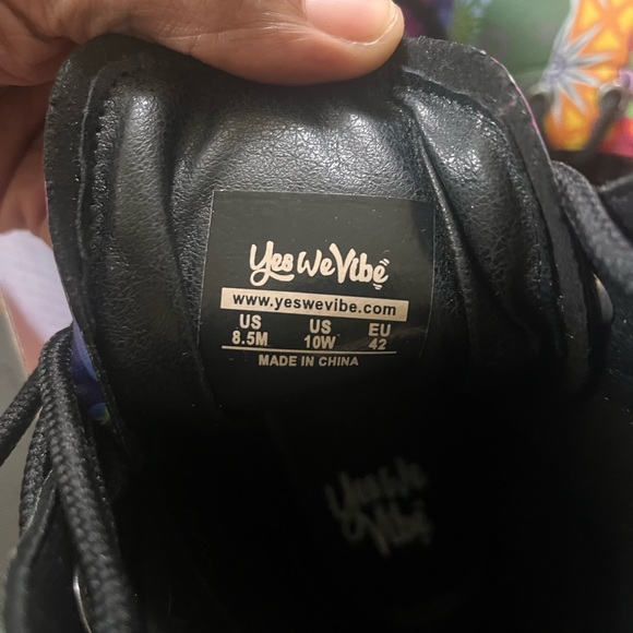 Flower boots - Picture 3 of 3